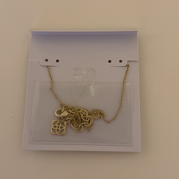 Kendra Scott Ari Heart Necklace in Dichroic Glass - Picture 4 of 8